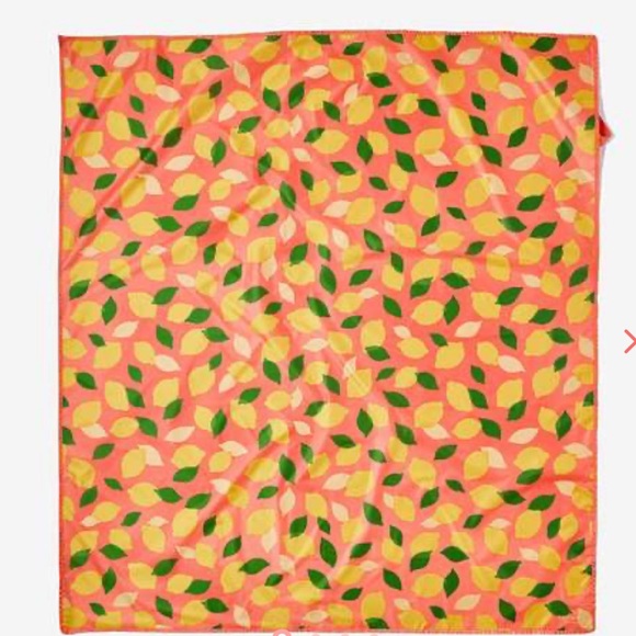 New KATE SPADE NY Picnic Blanket 100% Polyester 60” x 54” Lemon Print Soft - Picture 2 of 5